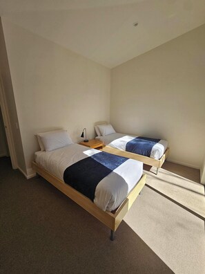 Ferienhütte, 2 Schlafzimmer (with 1 Queen and 2 Single Beds)