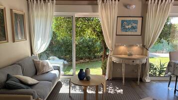 Smart TV, DVD player, books