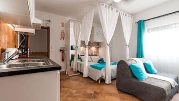 Iron/ironing board, WiFi, bed sheets