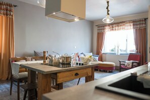 豪華公寓, 1 間臥室, 城市景觀 | 私人廚房 | 電冰箱、微波爐、爐台、咖啡機/沖茶器