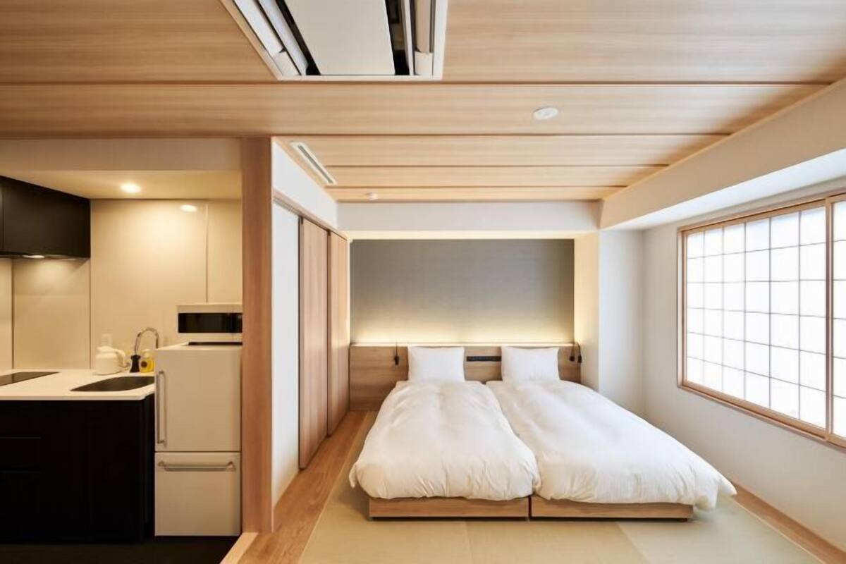 Down comforters, in-room safe, WiFi (free), bed sheets