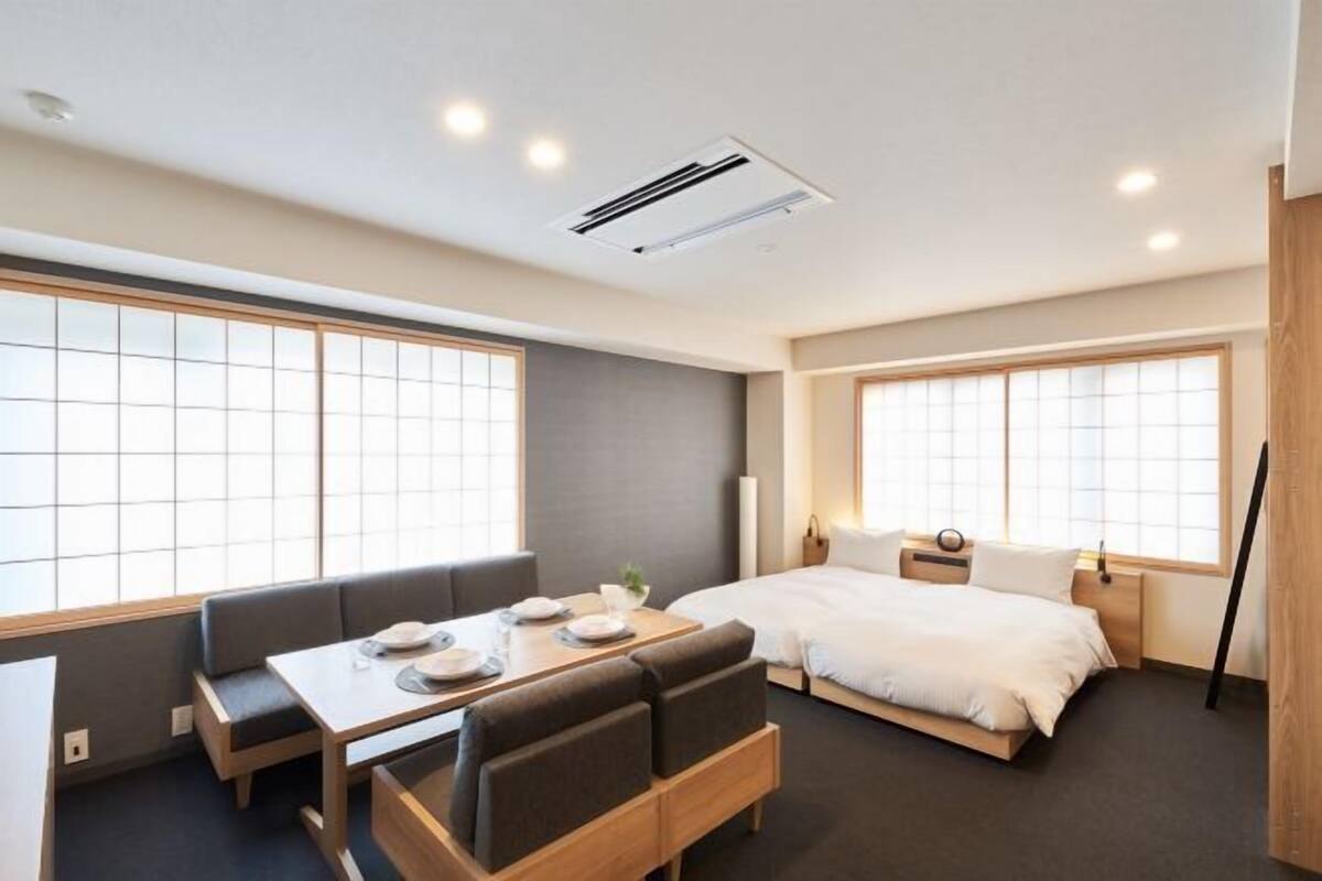 Down comforters, in-room safe, WiFi (free), bed sheets