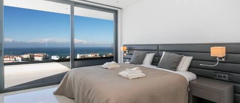 4 bedrooms, iron/ironing board, travel crib, free WiFi