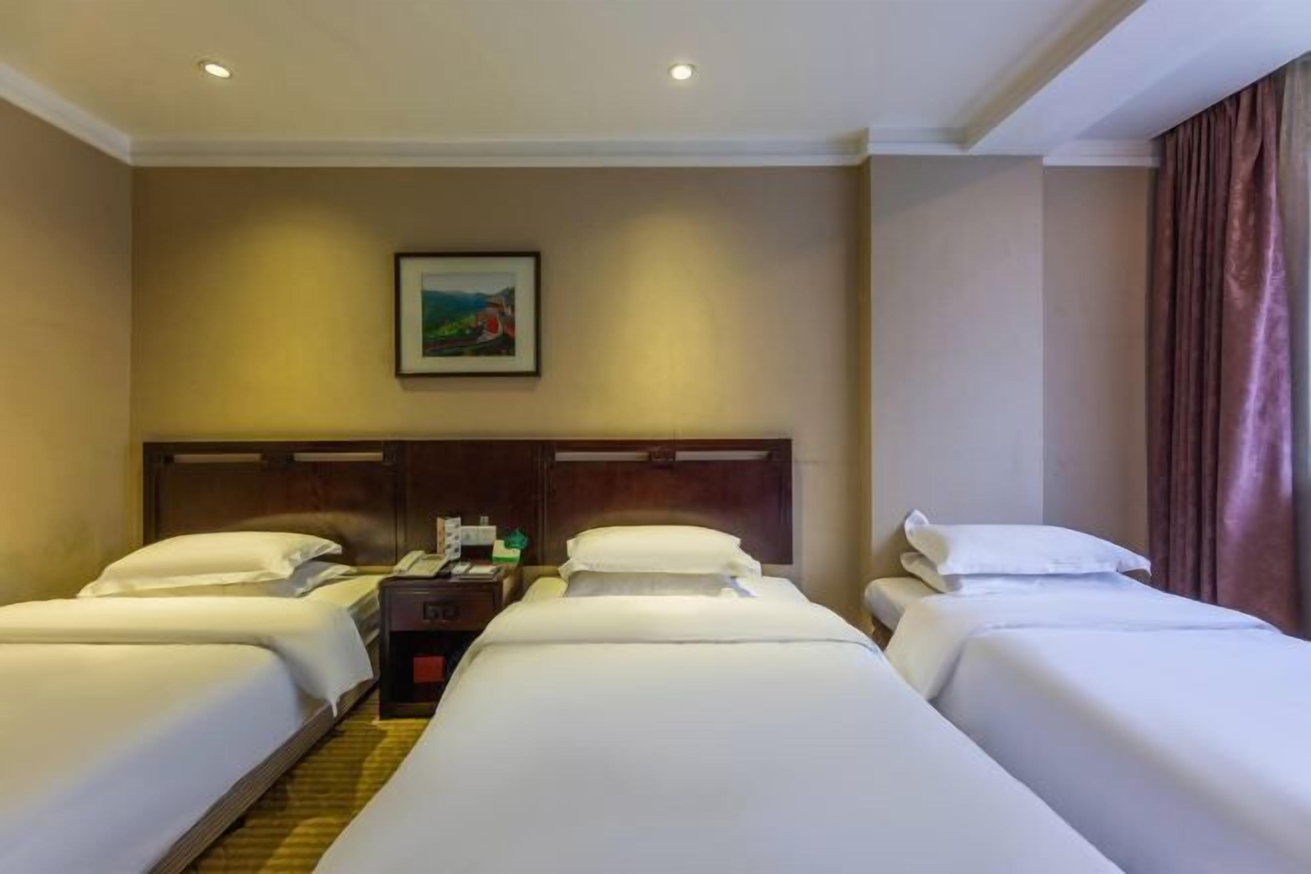 Escrivaninha, cortinas blackout, Wi-Fi de cortesia