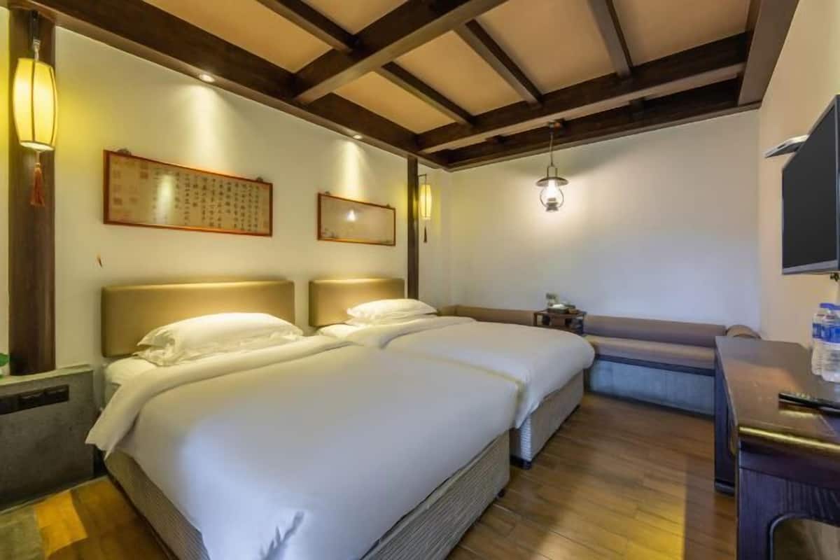 Escritorio, cortinas blackout y wifi gratis