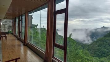 Desk, blackout curtains, free WiFi