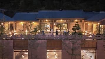 Desk, blackout drapes, free WiFi