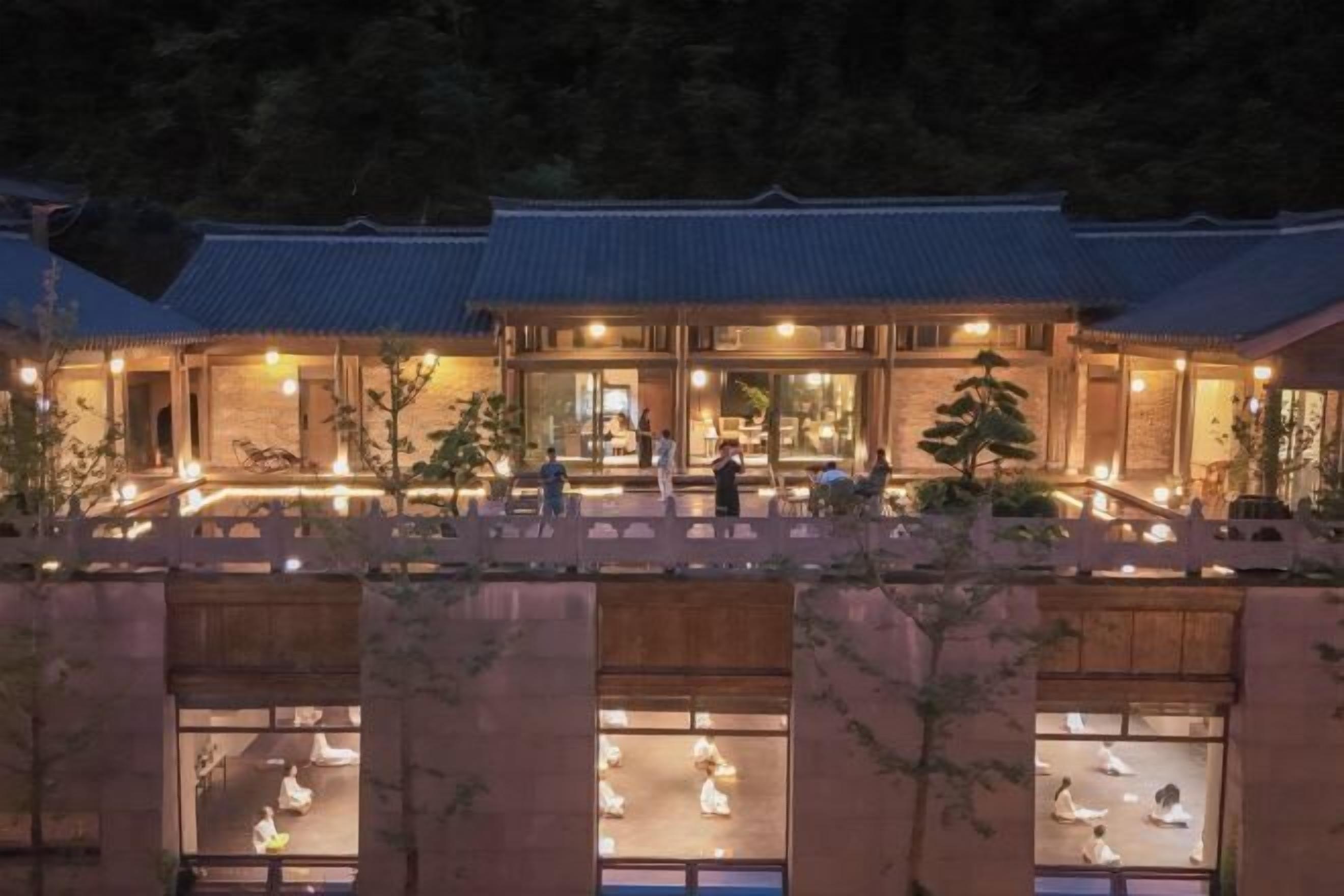 办公桌、遮光窗帘、免费 WiFi