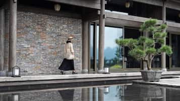 Desk, blackout drapes, free WiFi