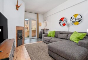 Smart TV, fireplace, video games, books