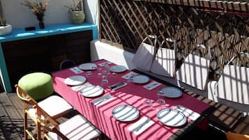 Outdoor dining