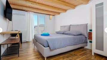 1 Schlafzimmer, Zimmersafe, Schreibtisch, Bügeleisen/Bügelbrett