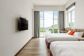 Vierbettzimmer, Balkon, Gartenblick