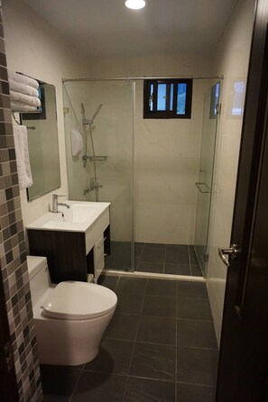 Comfort Quadruple Room, 2 Queen Beds, Corner | Balcony - Two Fish (Lanyu)