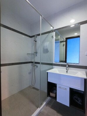 Shower, free toiletries, hair dryer, slippers - Two Fish (Lanyu)