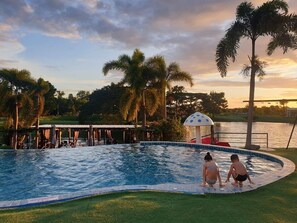 Outdoor pool - I View Park Resort (Udon Thani)