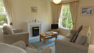 Bungalow, 2 Bedrooms | Living room | TV, DVD player