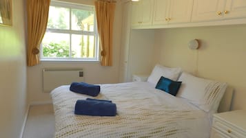 Bungalow, 2 Bedrooms | 2 bedrooms, iron/ironing board, free WiFi, bed sheets