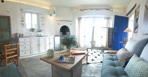 TV, peis, bøker og stereoanlegg