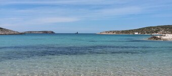 THE WHITE HOUSE: exact white point to explore island Paros