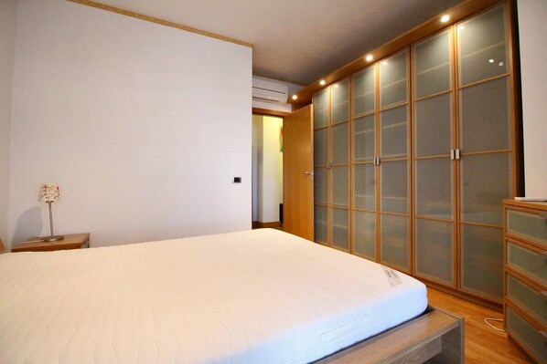 1 bedroom, iron/ironing board, Internet, bed sheets
