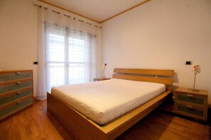 1 bedroom, iron/ironing board, Internet, bed sheets