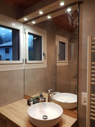 SERRE CHEVALIER 100 M2 CHALET A PROXIMITE DES PISTES