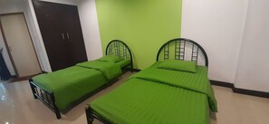 Cortinas blackout, camas plegables/adicionales y wifi gratis 