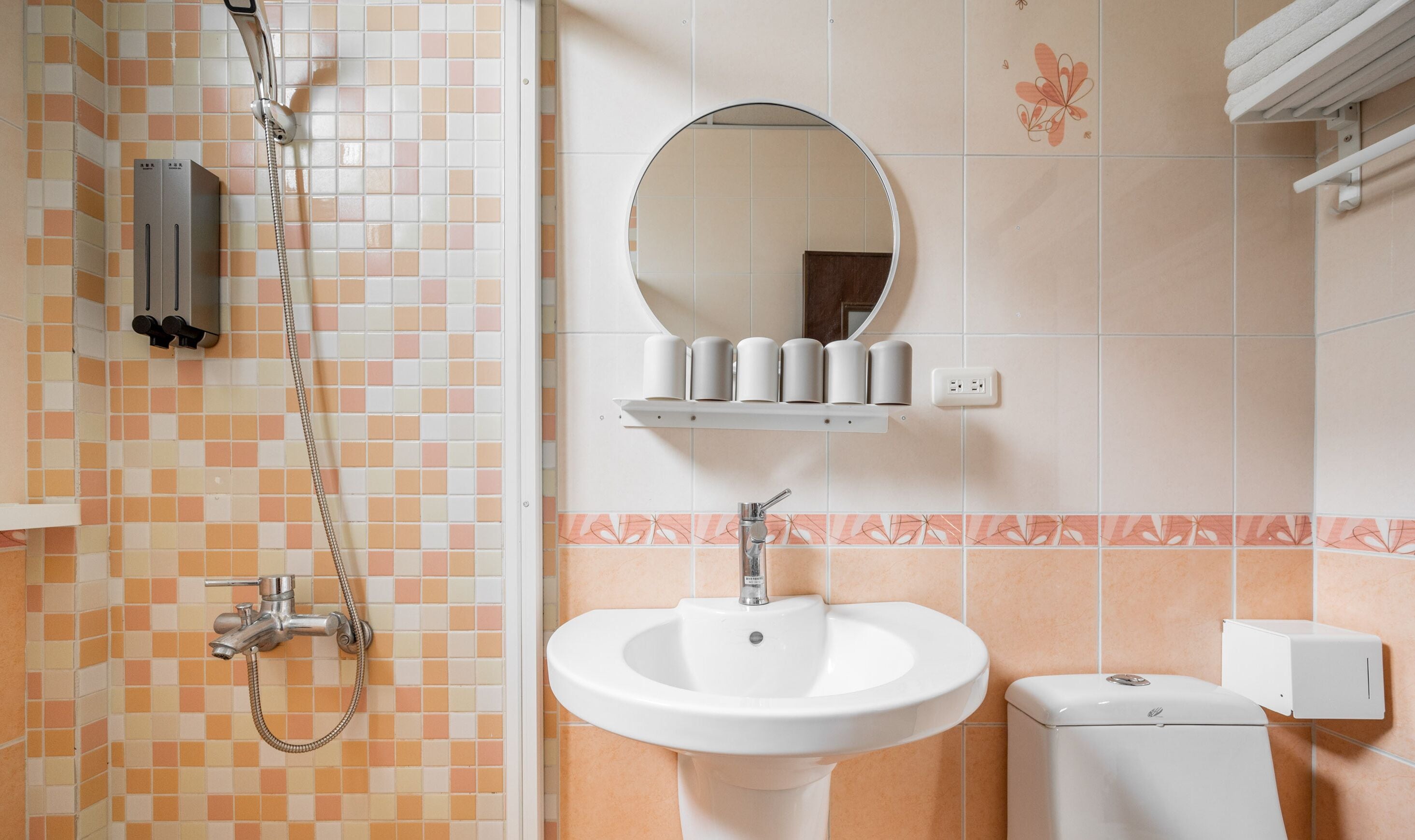 classic room | bathroom sink