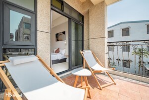 デラックス ダブルルーム バルコニー | デスク、WiFi (無料)、ベッドシーツ