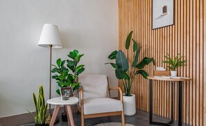 Lobby sitting area - Taitung Feng Lin Resort Hotel (Taitung)