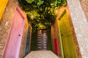 A hallway with three doors, each in a different color. - Alice Wonderland B&B (Dongshan)