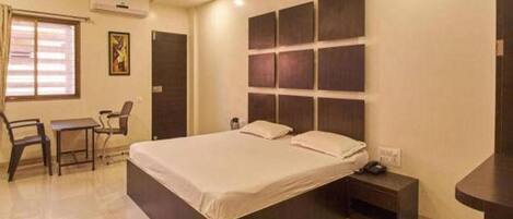 Doppia Deluxe | Biancheria da letto di alta qualità, una scrivania, Wi-Fi gratuito