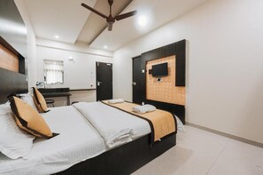 Ropa de cama de alta calidad, escritorio y wifi gratis 