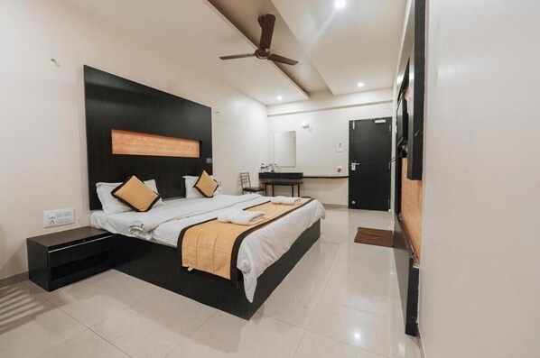 Ropa de cama de alta calidad, escritorio y wifi gratis 