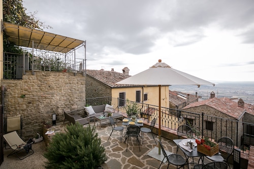 Villa dans le centre historique avec une splendide terrasse panoramique et équipée 