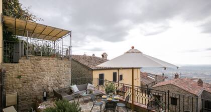 Villa dans le centre historique avec une splendide terrasse panoramique et équipée