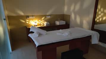 Sauna, bilik wap, aromaterapi, refleksologi, rawatan Ayurveda
