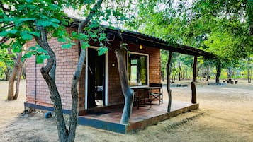 Independent Cottage Den | 1 bedroom, in-room safe, individually decorated, individually furnished