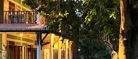 Façade de lâhĂ©bergement - soirĂ©e/nuit