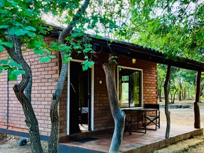 Independent Cottage Den