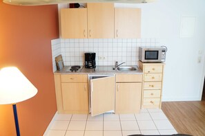Kühlschrank, Mikrowelle, Toaster