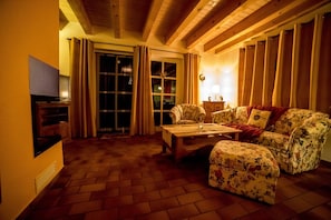 Fernseher, Kamin