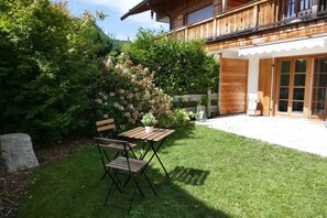 Outdoor dining - Bodenschneid Suite Garden View West - Bodenschneid Suites Rottach-Egern (Rottach-Egern)
