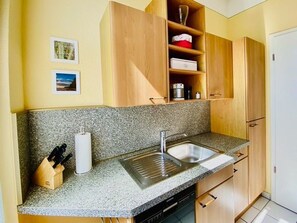 Refrigerador, microondas, horno y lavavajillas 