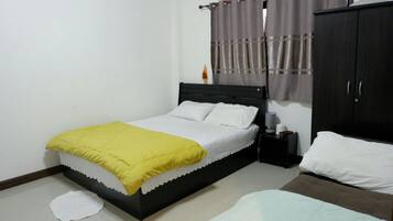 Minibar, escritorio, tabla de planchar con plancha y wifi gratis