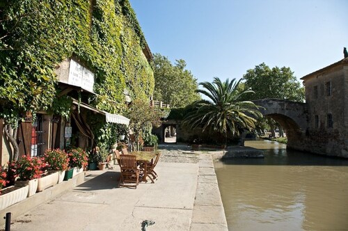 Village house with garden in the middle of the southern French wine region, 30 minutes to the sea