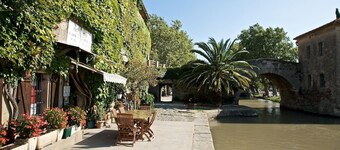Village house with garden in the middle of the southern French wine region, 30 minutes to the sea
