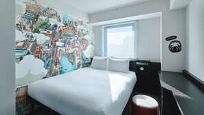 Phòng Tiêu chuẩn, 1 giường cỡ queen (High Floor) | Bộ đồ giường cao cấp, két bảo mật tại phòng, bàn 