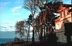 Unclassified image, 5 of 13, button